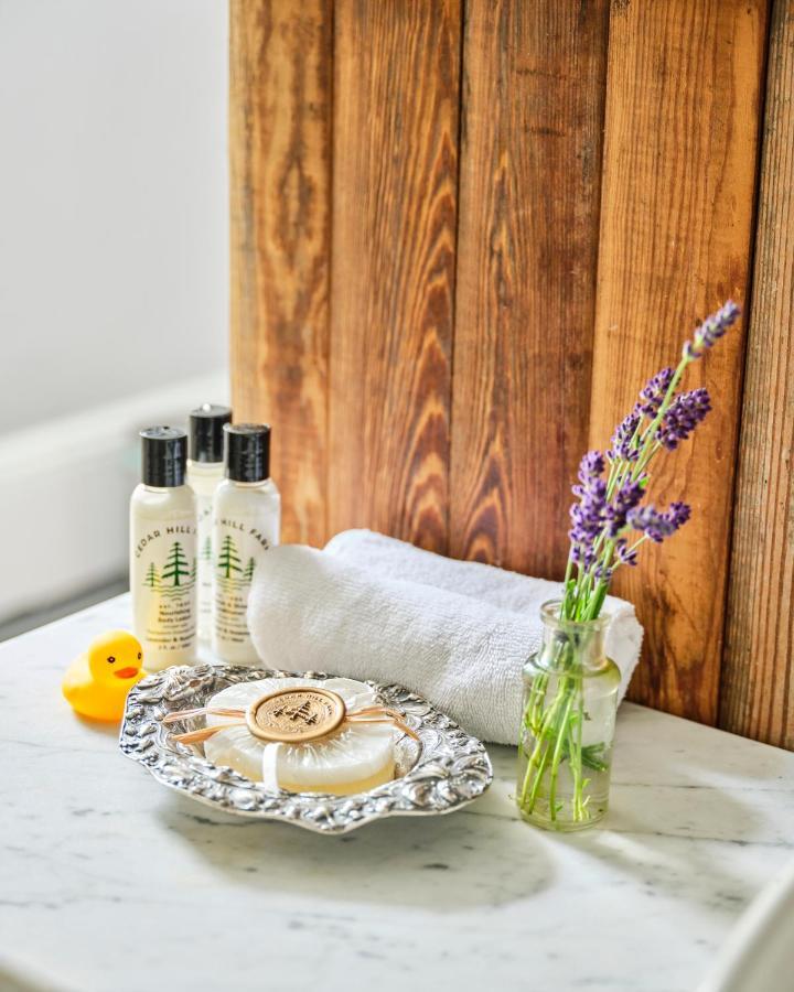 Cedar Hill Farm B & B Essex Экстерьер фото